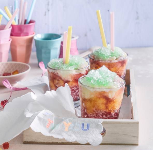 Alkoholfreier Regenbogen-Slush