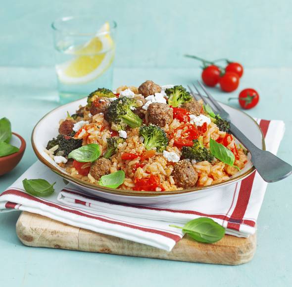 All-in-one-Reis mit Hackbällchen und Brokkoli