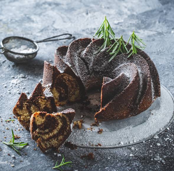 Baileys-Marmorkuchen mit Rosmarin-Wald