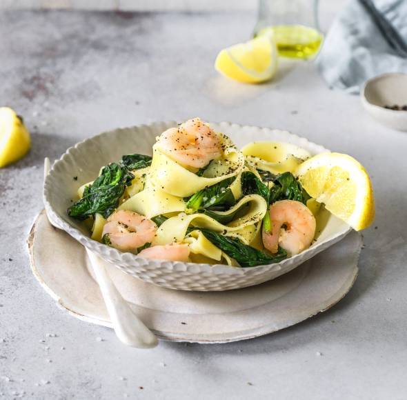 Bandnudeln mit Spinat und Garnelen