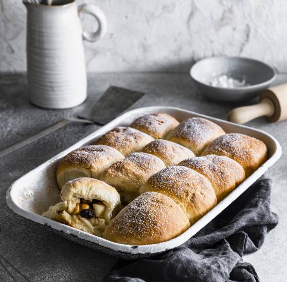 Buchteln mit Apfel-Zimt-Rosinen-Füllung