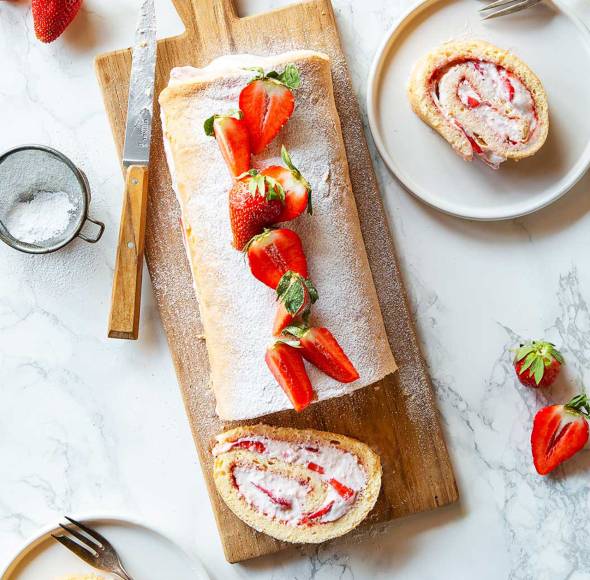 Erdbeer-Biskuitrolle