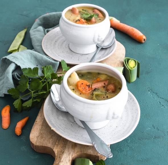 Gemüseeintopf mit Wiener Würstchen