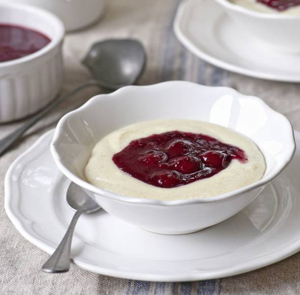 Grießbrei mit Beerengrütze