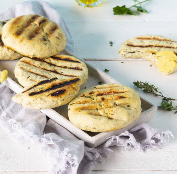 Einfaches Grillbrot mit Kräutern