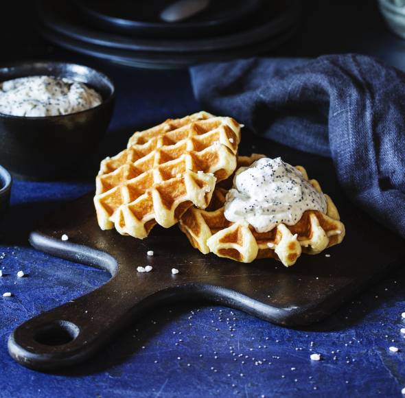 Hefewaffeln mit Mohn-Marzipan-Mascarpone