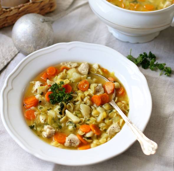 Hühnereintopf mit Muschelnudeln
