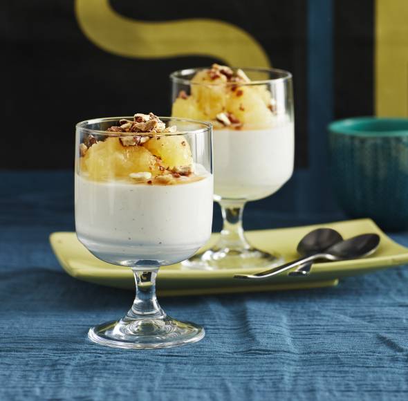 Joghurt-Mousse mit Apfel-Birnen-Kompott