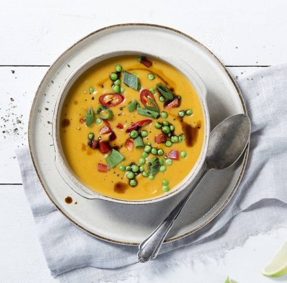 Kokos-Süßkartoffelsuppe mit Erbsen