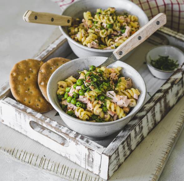 Nudelsalat mit veganer Fleischwurst