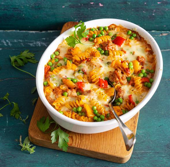 Nudelauflauf mit Veggie-Hack und Paprika
