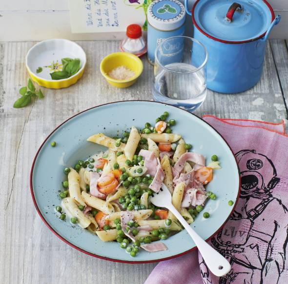 Penne mit Erbsen-Schinken-Soße