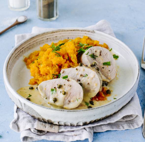 Schweinefilet mit Blumenkohl-Karottenstampf und Pfeffersoße