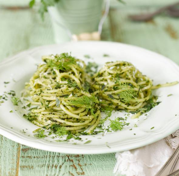 Spaghetti mit 6-Kräuter-Pesto