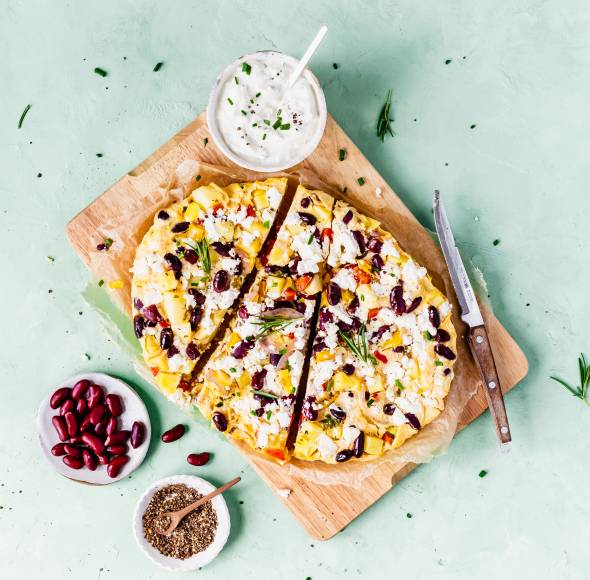 Tortilla-Omelett mit Feta und Kräuterquark