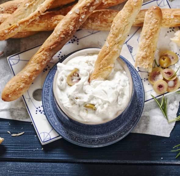 Ziegenkäseaufstrich mit Oliven