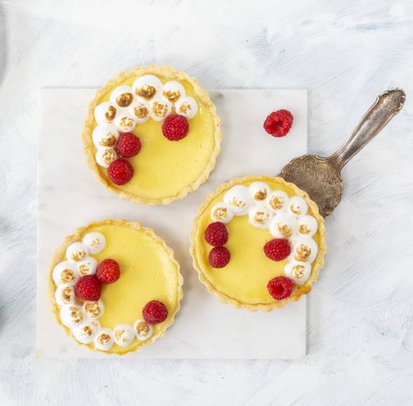 Zitronentartelettes mit Baisertropfen