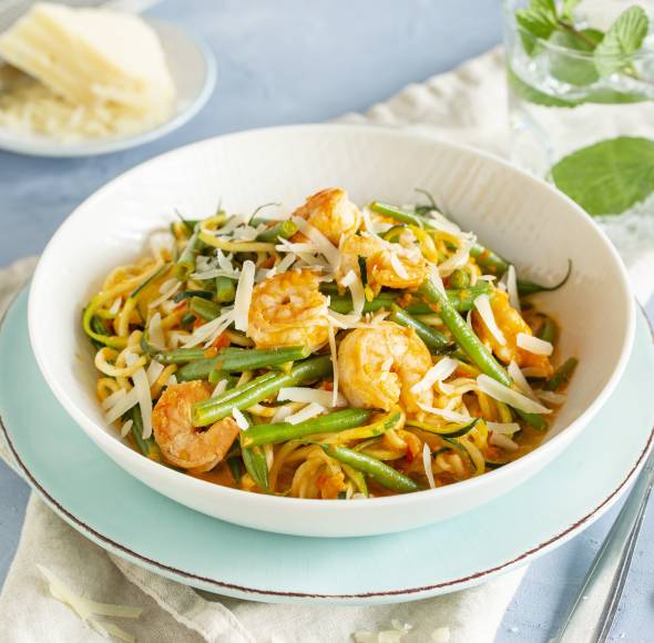 Zucchininudeln mit Garnelen und Soße