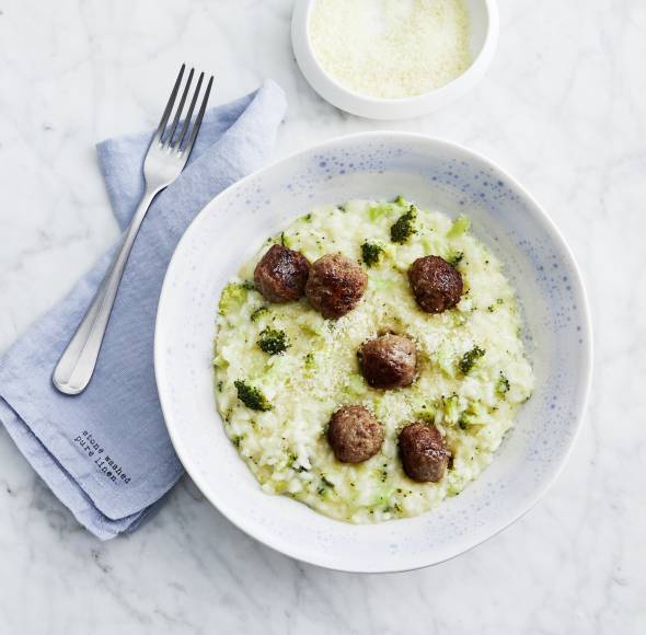 Brokkoli-Risotto mit Mettbällchen