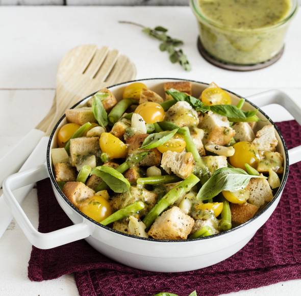 Brotsalat mit Bohnen und Tomaten
