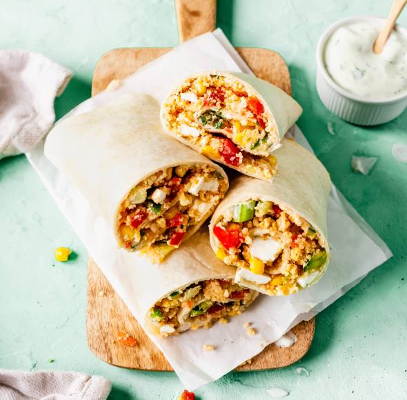 Couscous-Wraps mit Gemüse und Feta