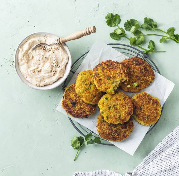 Gemüsepuffer mit Süßsauer-Dip