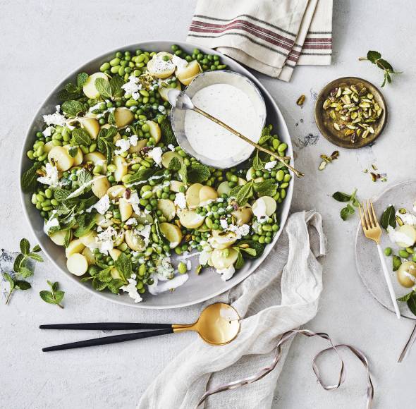Kartoffel-Erbsen-Salat mit Joghurt-Minz-Dressing