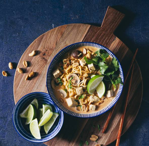 One Pot Erdnuss-Ramen-Suppe