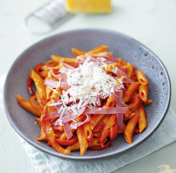 One-Pot-Penne mit Paprika-Salami-Soße