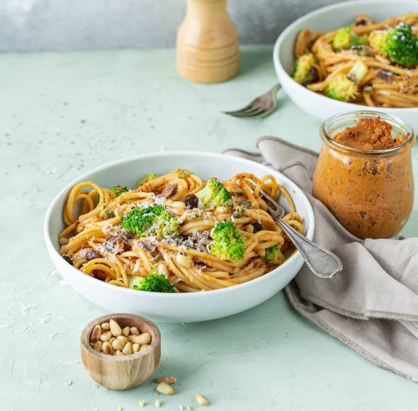 Bavette-Brokkoli-Salat mit Pesto-Rosso-Dressing