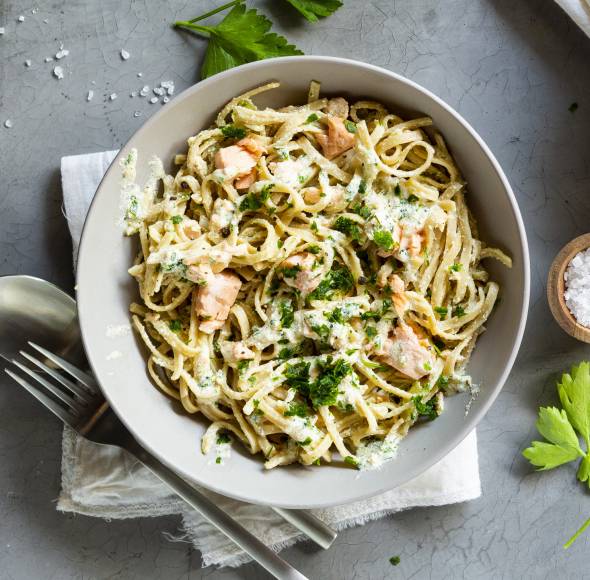 Vollkorn–Bandnudeln mit Lachs