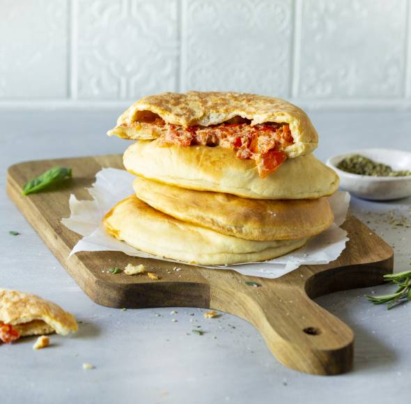 Pfannenbrot mit Tomatenfrischkäse