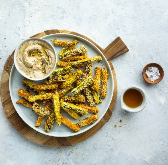 Gemüsepommes mit Nuss-Humus