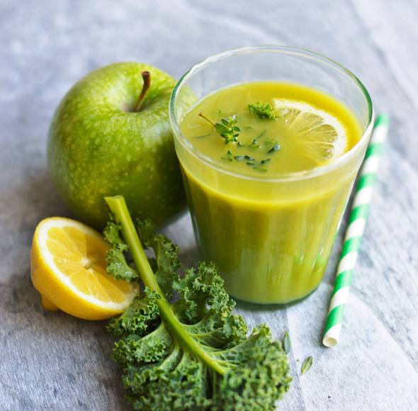 Grünkohl-Apfel-Saft mit Zitrone