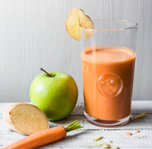 Karotten-Apfel-Saft mit Ingwer
