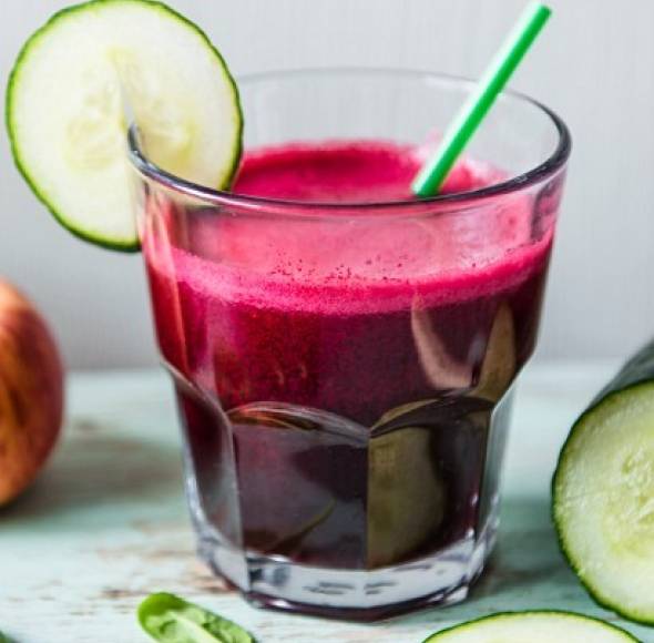Rote-Bete-Saft mit Apfel und Spinat