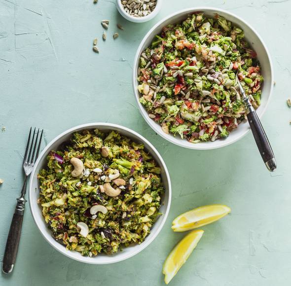 Brokkolisalat mit Äpfeln