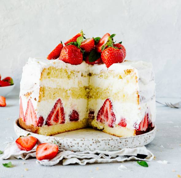 Käse-Sahne-Torte mit Erdbeeren