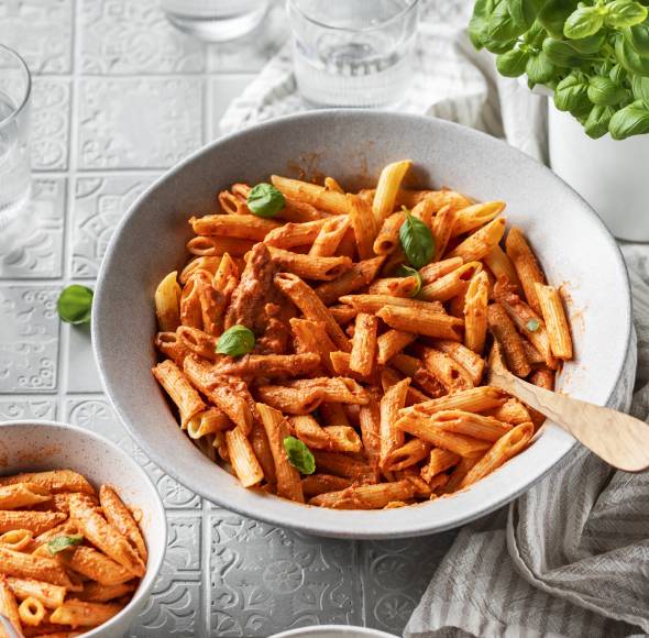 Nudeln in cremiger Tomatensoße