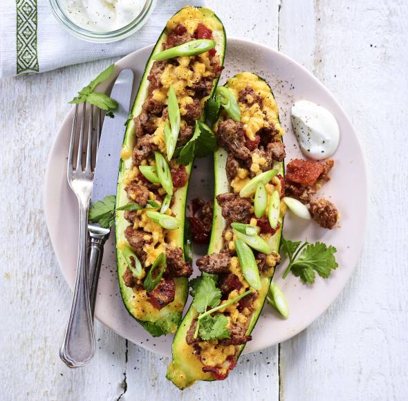 Zucchini mit Bolognesefüllung