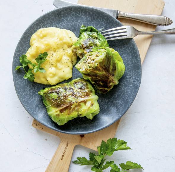 Vegetarische Kohlrouladen mit Schmandkartoffeln