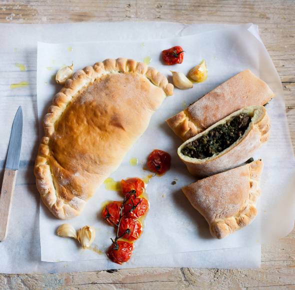 Calzone mit Spinat und Hackfleisch
