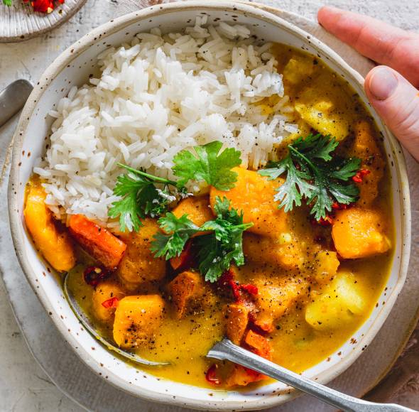 Cremiges Kürbiscurry mit Reis