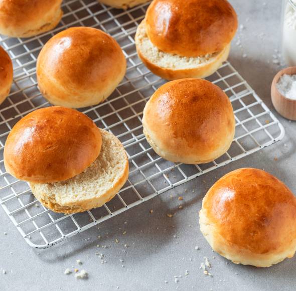 Einfache Burger Buns mit frischer Hefe