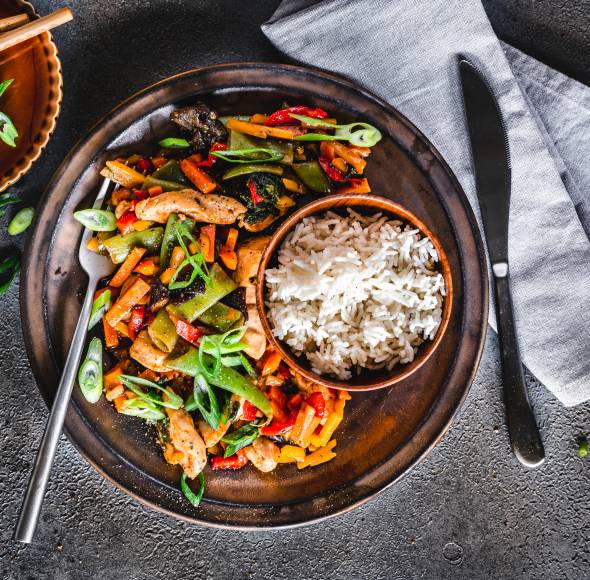 Hähnchen-Wok-Pfanne mit Basmatireis