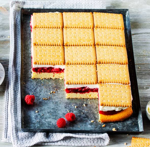 Butterkekskuchen mit Himbeeren