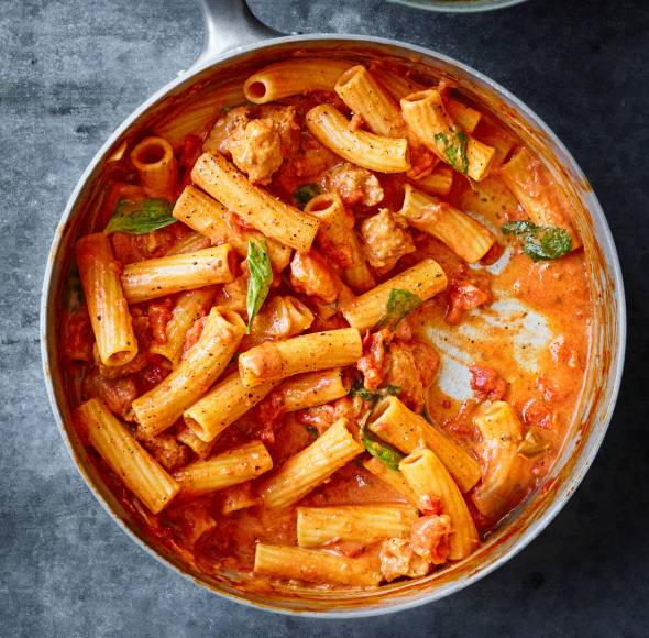 Cremige Pasta mit Wurst-Fleischbällchen