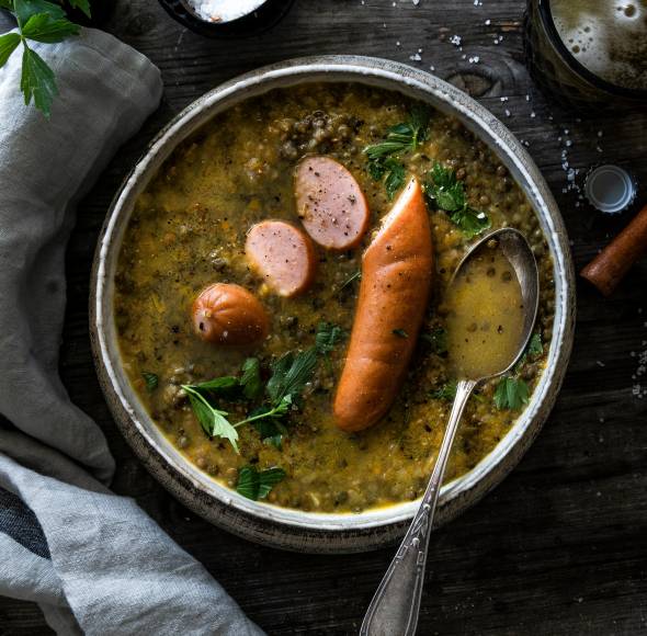 Linsensuppe mit Bockwurst