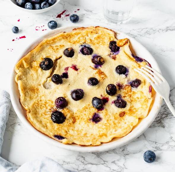 Low-Carb-Pfannkuchen mit Blaubeeren