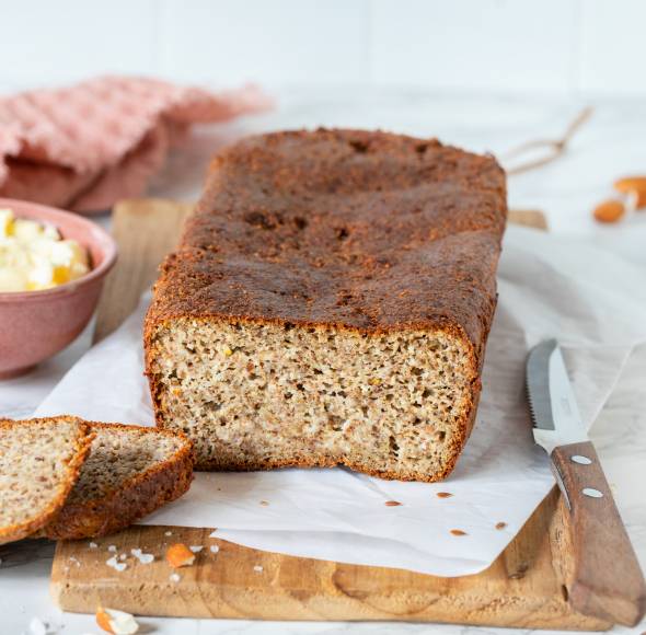 Saftiges Mandel-Brot mit Skyr